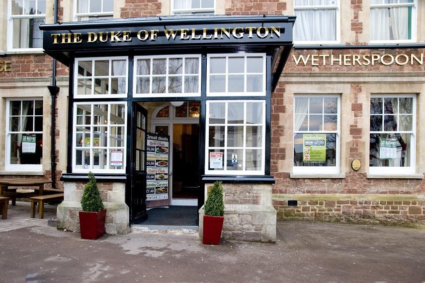 The Duke Of Wellington Wetherspoon 호텔 마인헤드 외부 사진